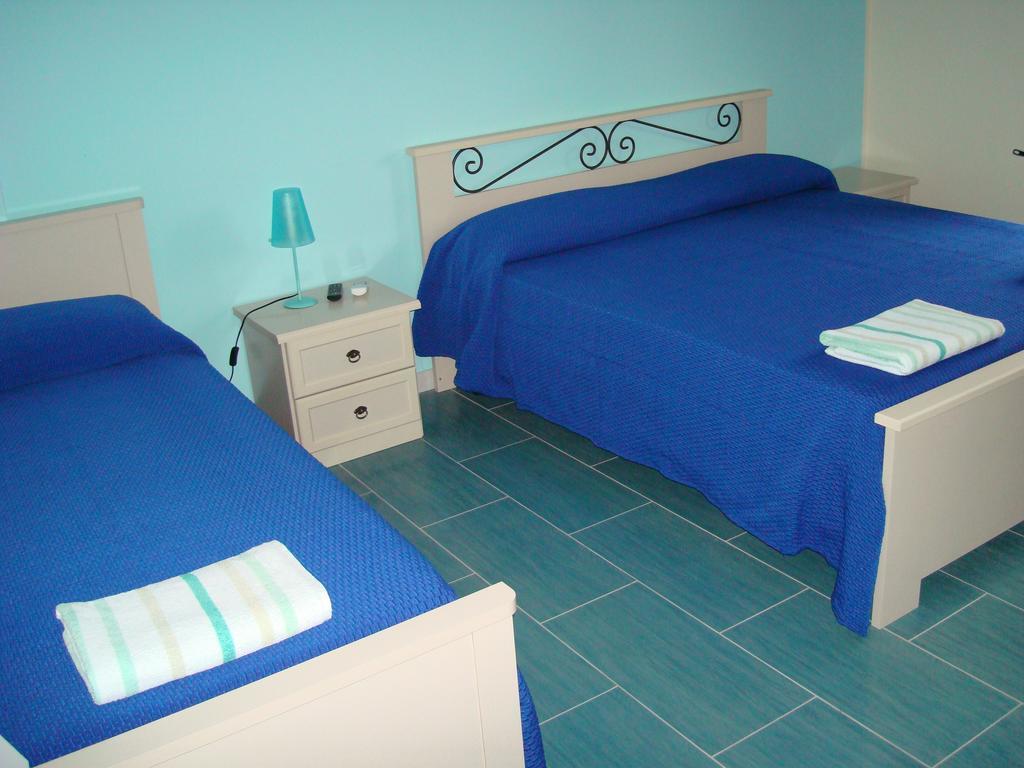 فيومفريدو بروزيو Guest House Mare E Luna الغرفة الصورة