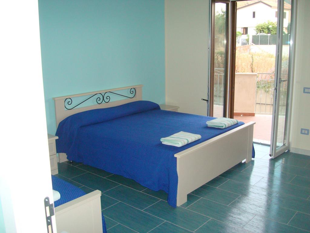 فيومفريدو بروزيو Guest House Mare E Luna الغرفة الصورة